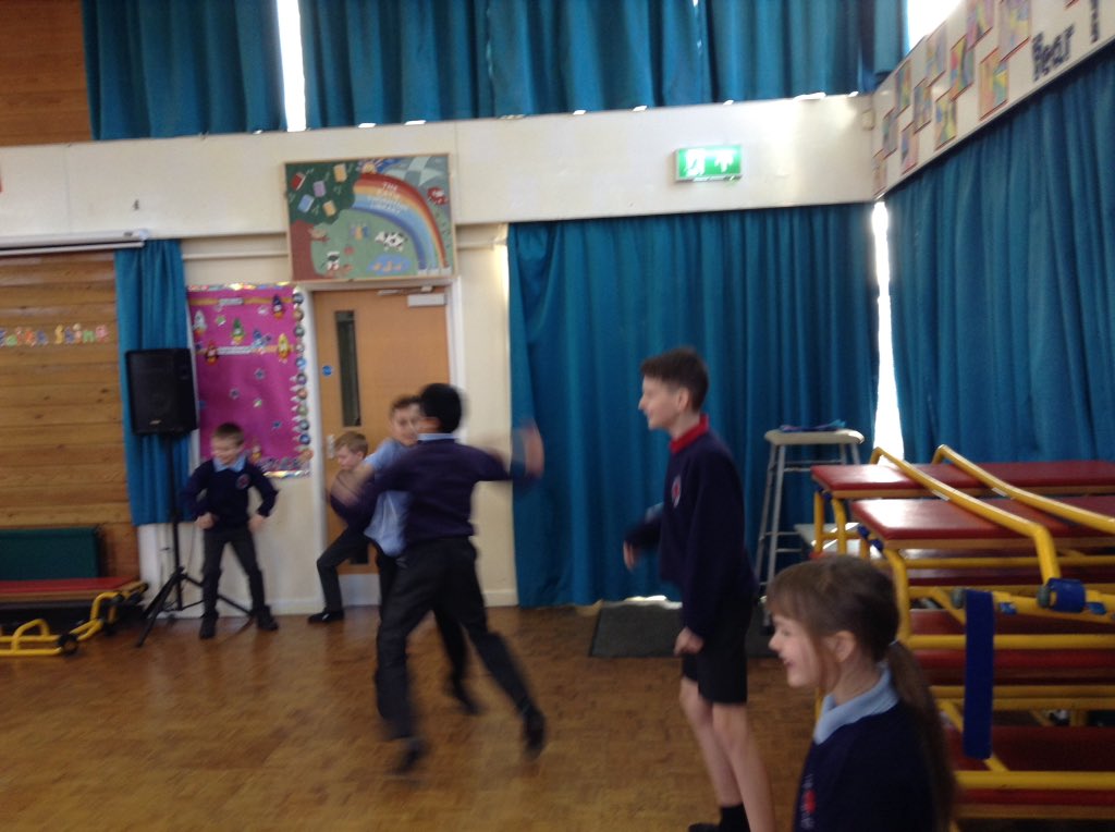 StTeresasLL's tweet image. Gerald the giraffe and friends dancing in assembly. Reading assembly using Giraffes can't dance. #readingassembly #2020yearofreading