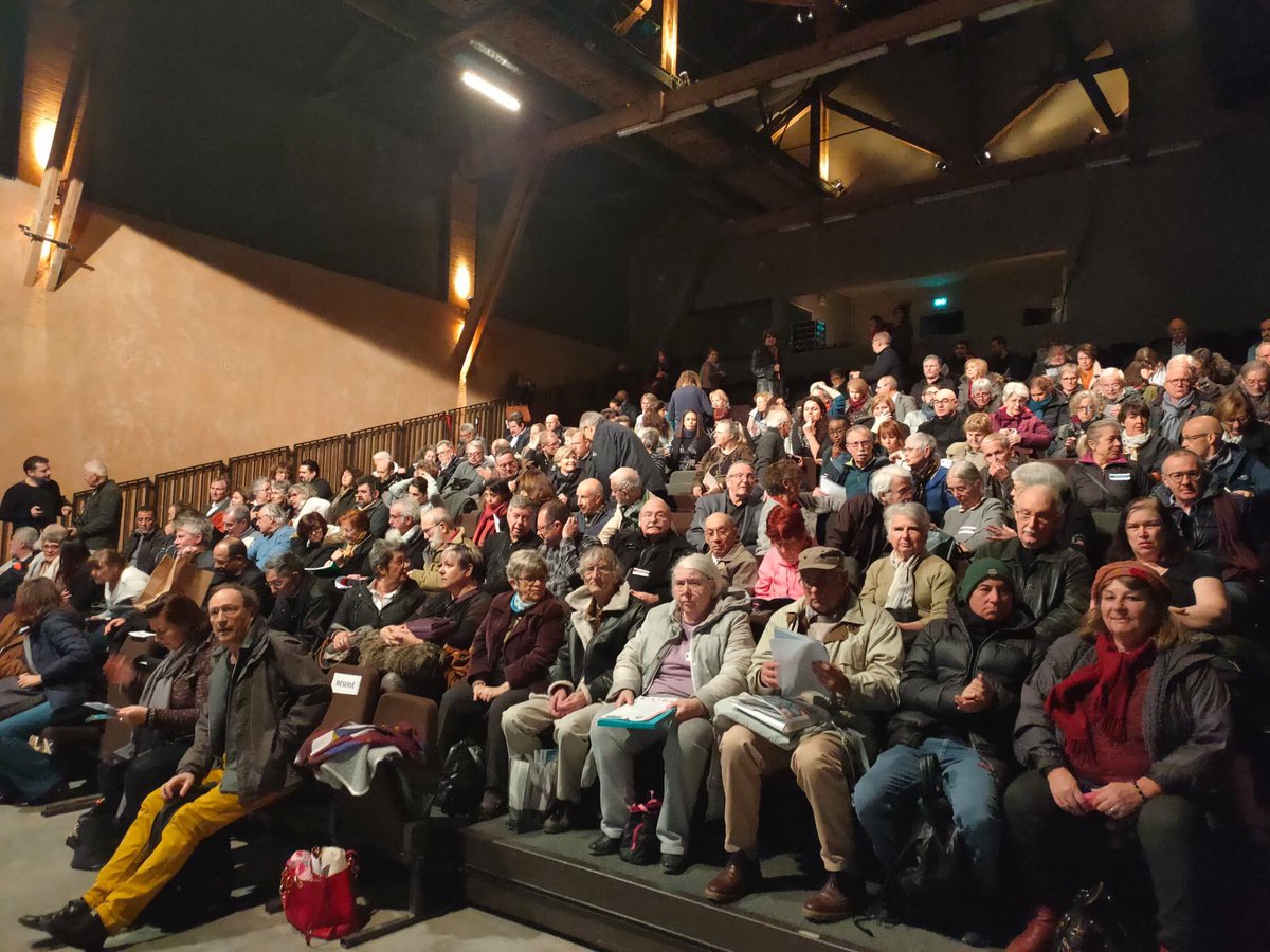 PouvoirDeVivre's tweet photo. Tour de France du Pacte du pouvoir de vivre au  Camp des Milles : Salle comble pour la table-ronde qui va débuter dans quelques minutes ! https://t.co/DjMufL0Qt8