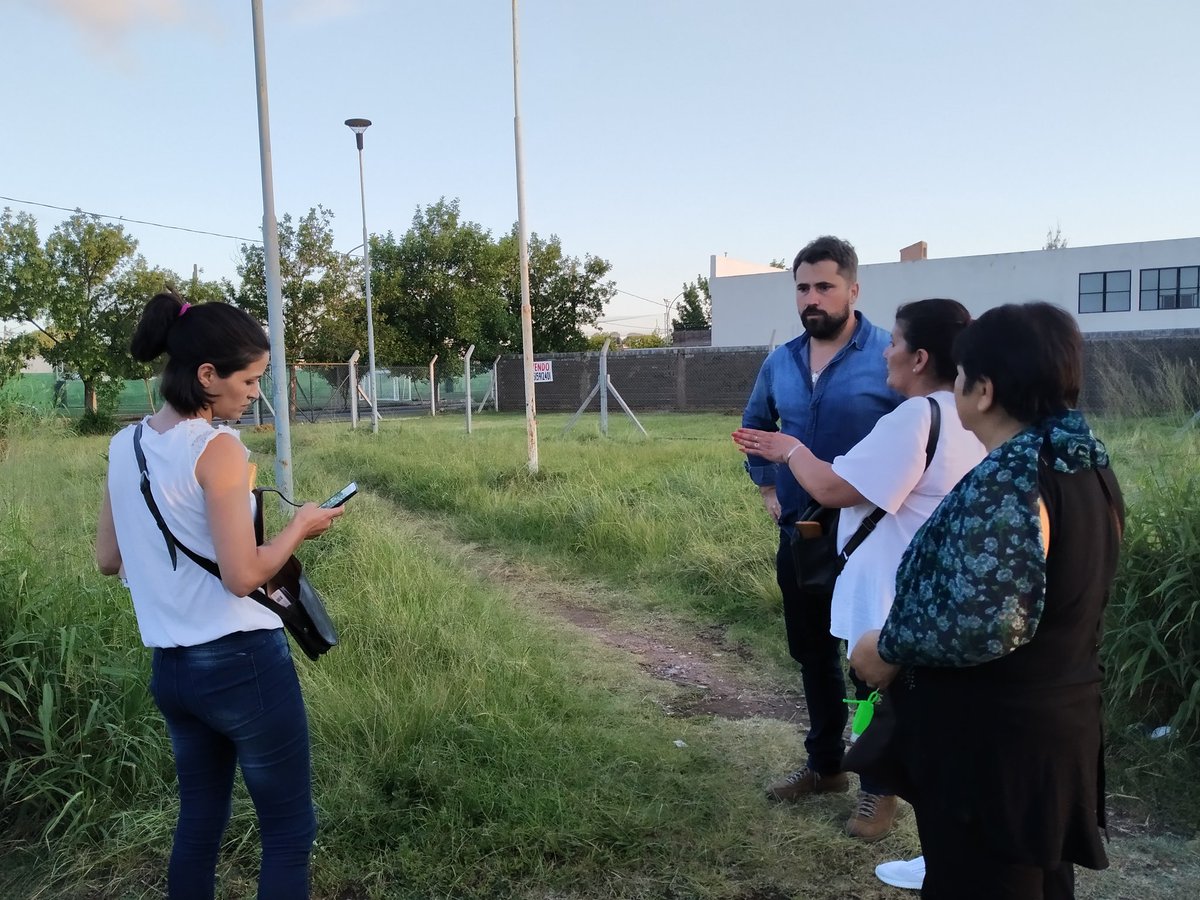 BBerbotto's tweet photo. Visitamos con el centro vecinal de Yofre I, los espacios verdes del barrio. Vamos a estar cerca y codo a codo con la comunidad. Gracias a la comisión por llevarnos a recorrerlos.
#cpcpueyrredón
@MuniCba @MartinLlaryora 
@PasseriniOk https://t.co/gb8Q1Cr3RB