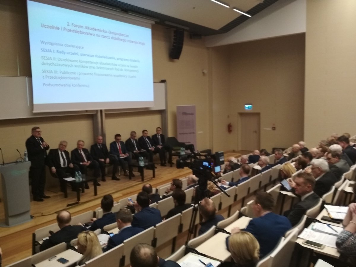 O korzyściach ze współpracy uczelni i przedsiębiorstw oraz rekordowych nakładach na badania i rozwój rozmawiamy podczas 2. Forum Akademicko-Gospodarczego w <a href="/CZIiTT_PW/">CZIiTT_PW</a>.