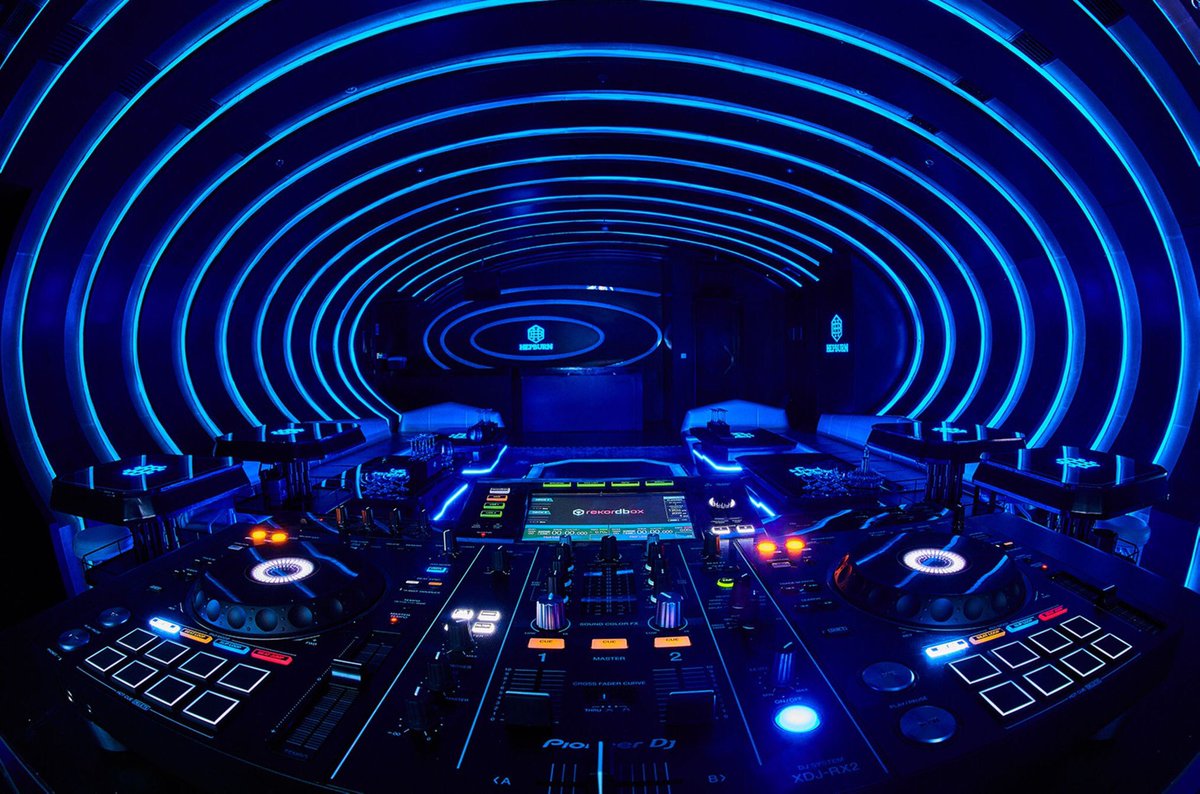 #นี่ผับที่เมืองอู่ฮั่นจริงๆหรอเนี่ยย !! นึกว่าหลุดมาจากหนังเรื่อง TRON 🛸 ผับนี้มีชื่อว่า Hepburn อยู่ที่เมืองอู่ฮั่น ประเทศจีน 🇨🇳 เหมือนเข้าไปในโลก Sci-fi แท็กชวนเพื่อนไปกันหน่อย ตั๋วช่วงนี้ถูกซะด้วย 😂
.
#BKKEDM