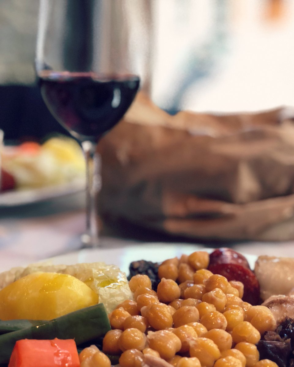 RestCondumios's tweet image. Ya sabéis que todos los #jueves... ¡Hay cocido en #Condumios! Primero probarás la sopa y después este delicioso plato tan típico de #Madrid. ¡Nos vemos en la C/ Juan de Mena, 12!