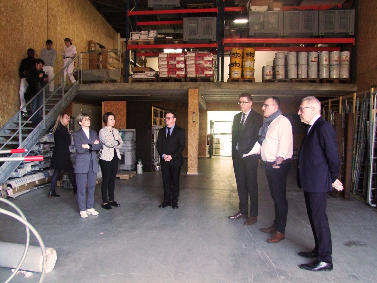 Prefecture50's tweet photo. [1er #EmploiFranc] dans #LaManche chez #RDPeinture. Ils sont destinés aux pers issues des quartiers prioritaires de la politique de la Ville.
Objectif = aider les employeurs à embaucher :
➡️5000€/an sur 3 ans pr un CDI
➡️2500€/ans sur 2 ans max pr CDD
https://t.co/Q7KoCiPNNO https://t.co/iZsXG4uJXD