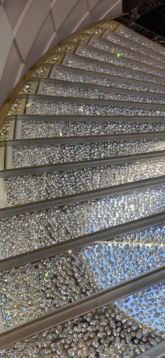 Look how gorgeous the crystal stairs are in #mscdivina  you can clearly see each crystal set into each step - gorgeous @MSC_Cruises_UK