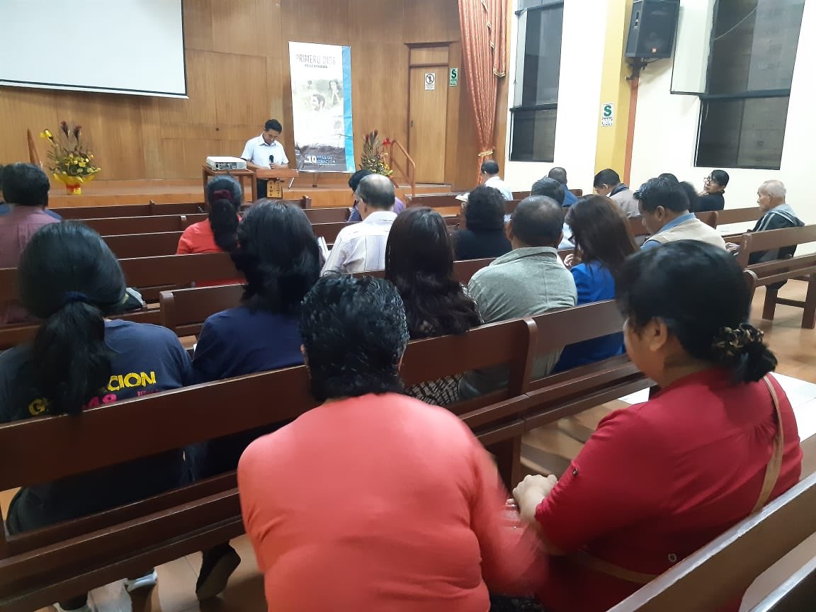 AdventistasAPCE's tweet photo. Iniciamos los #10DiasdeOracion #PrimeroDios en la Iglesia Central del #DMCantoRey #APCE #10DiasDeOracion https://t.co/lC8GRO0mvz