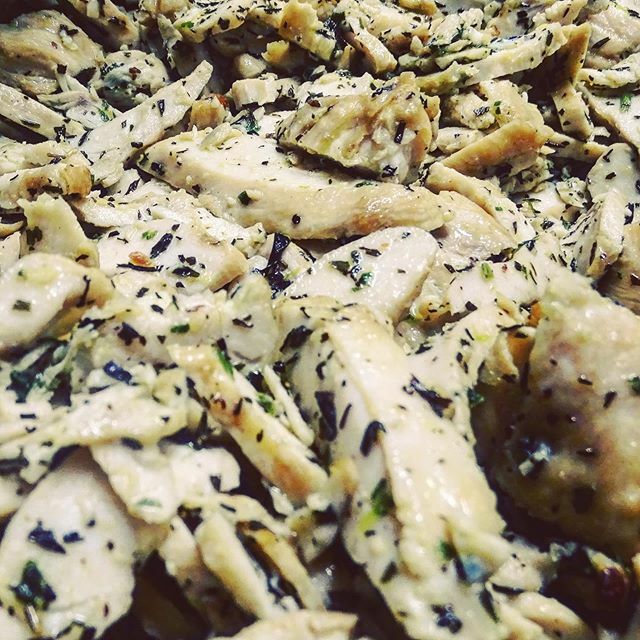 Émincé de volaille aux herbes fraîchement poêlé par nos chefs 👨‍🍳
.
.
.
#hallessolanid #bio #volaille #lunch #repas #chicken #cuisine #maison #chef #eat #cooking #etoile #recette #poele #montpellier #sete #lodeve #picoftheday #instagood #food #foodporn #… ift.tt/373Algz