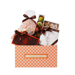 SisterHotels's tweet photo. When buying gifts for your loved one on a #romantic #trip for #ValentinesDay in #Paris, you can’t go wrong with #chocolates 😍😋 

https://t.co/b8VNJtD5TM https://t.co/zABM9EN00U