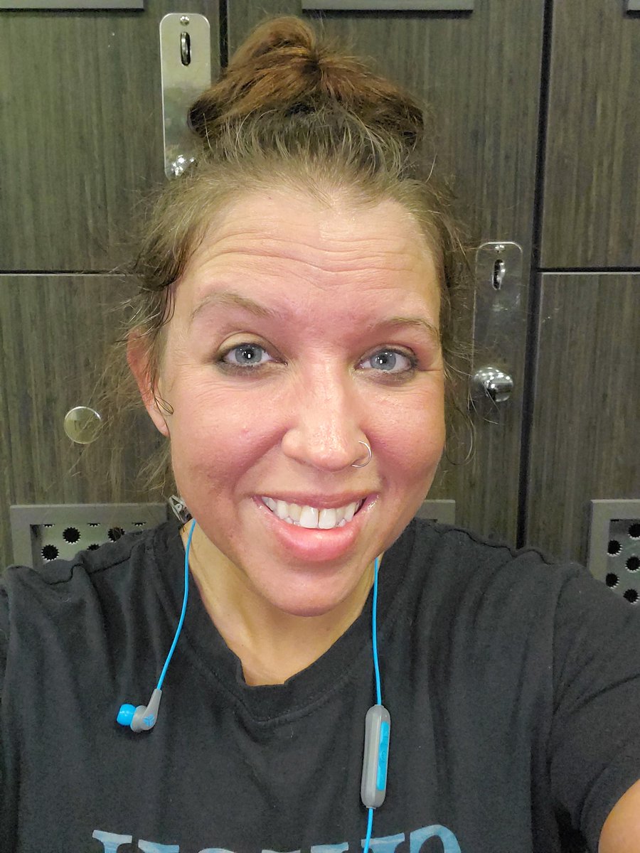 glow5591's tweet photo. #postgym #C25k #week4day3 #weightlossjourney #Transformation #gym #planetfitness https://t.co/hKanYG80TQ