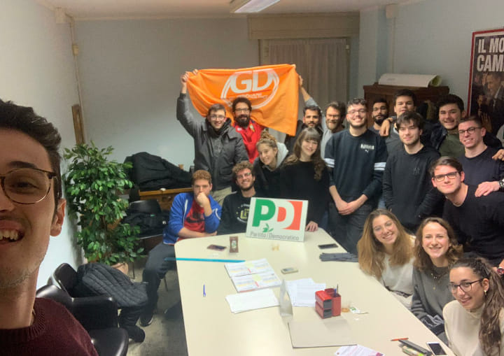 GDcarpi's tweet photo. Primo direttivo post-elezioni regionali! Felici e ancora più carichi!💪💥💪
#giovanidem #carpi #partitodemocratico https://t.co/PnaGxuqIQa