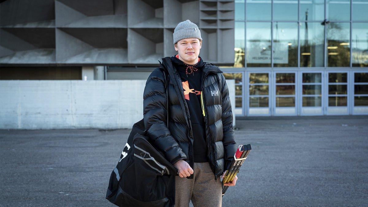HIFKHockey's tweet photo. Flunssa-aallon kourissa oleva HIFK lainaa hyökkääjä Miro Väänäsen yhteistyöseura Jokipojista yhden ottelun ajaksi: https://t.co/GSSGhajx2p #HIFK https://t.co/2bT1DJwYND