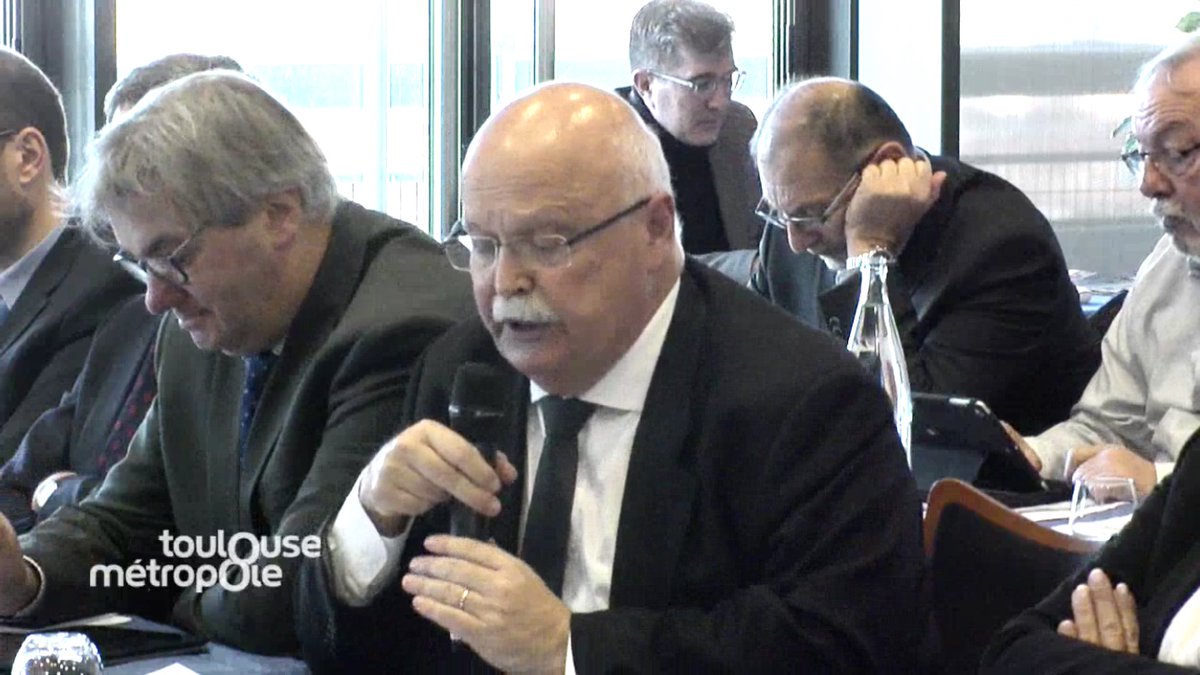 ClaudeRaynal's tweet photo. Ce matin en #ConseilTM j'ai dressé le bilan du Président de @TlseMetropole depuis 2014 et ses nombreux ratés. Puis, j’ai rappelé le lien entre politique nationale et locale, bien que @jlmoudenc souhaite l'ignorer. Enfin, j'ai remercié les agents pour leur travail. https://t.co/mHgN5K51pL