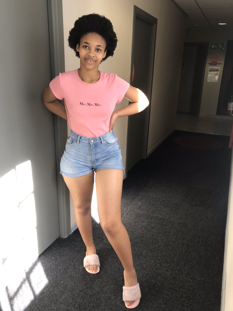 yolandasog's tweet image. #IWasInFirstYear when I took this picture 🤣