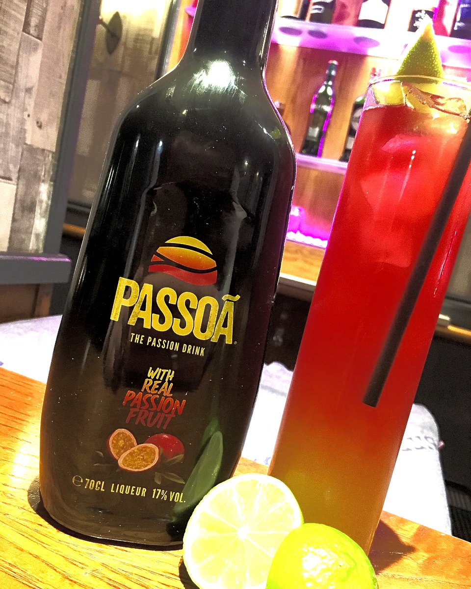 The_Wardroom's tweet photo. Cocktail of the Week – Passion on the Beach 😎

25ml Vodka
25ml Passoa
100ml Pineapple Juice
10-0ml Cranberry Juice

Just £6.50! 🍸🍹

#CocktailOfTheWeek #TriedAndTested https://t.co/dDdXEydaV3