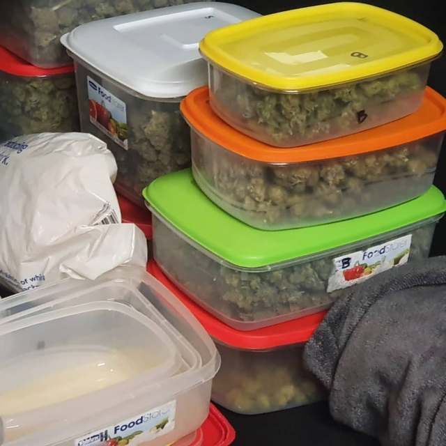 syptweet's tweet photo. On Tuesday, officers from #Rotherham's #OpFortify team & @SYPOperations executed three warrants in Kimberworth and seized approx £50k worth of drugs and £25k of cash. Four people were arrested. More here: https://t.co/4hTnQS1U29 @UBJennings https://t.co/G2jf6uRdUB