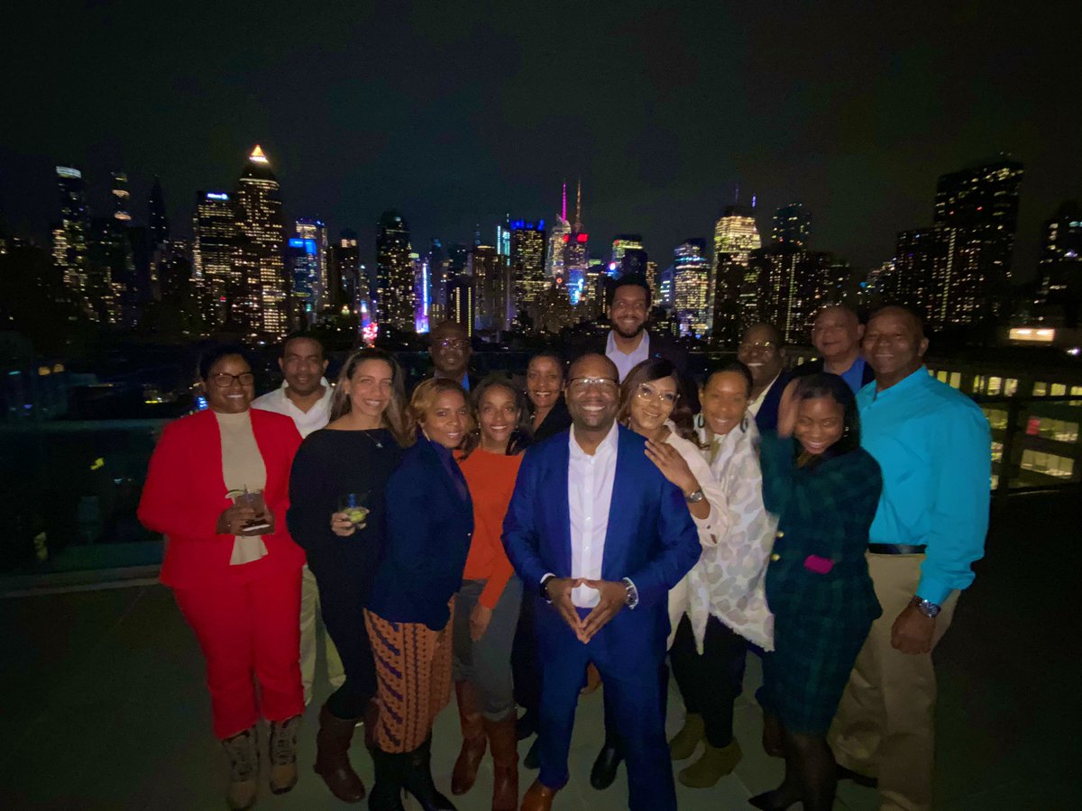 ibrahimjackson's tweet photo. Celebrating 🥳 with @itsmfonline New York City chapter. Knowledge sharing, future forecasting, and investment ideas.
More about us: https://t.co/9cni13bwR2
#Leadership
#CollectiveFlow
#Ideation
#Success
Thank you #PressLounge https://t.co/Un0qZIBqn6