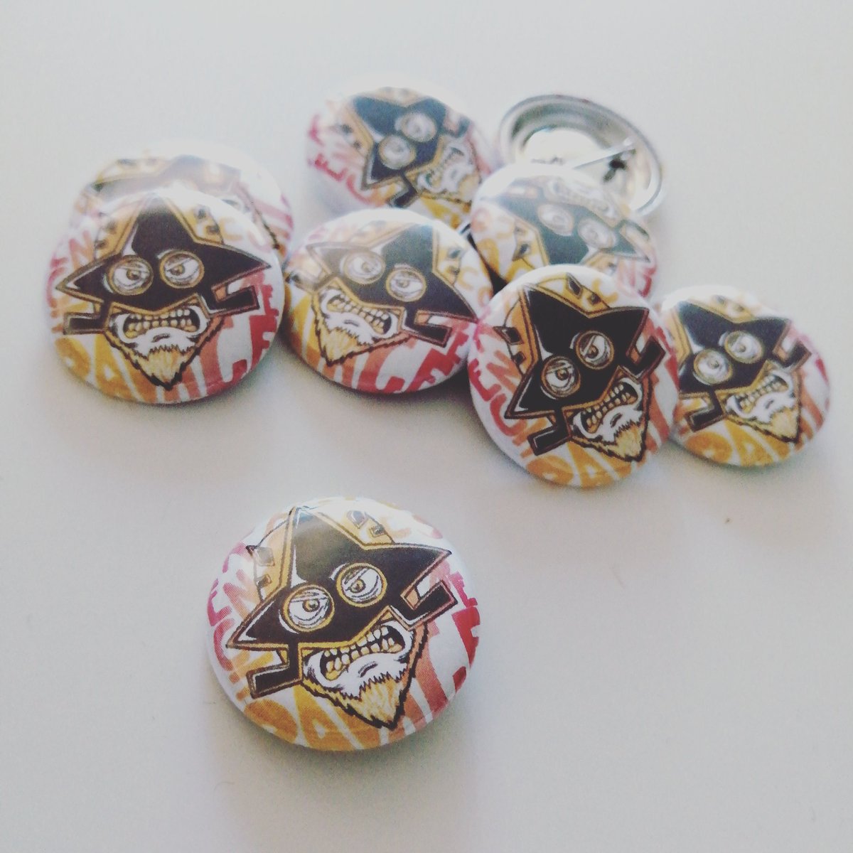 RavageCatchFr's tweet photo. French HugCore Badges
#ole #ravage #ravageestla #prowrestling #bretagne #catch #catchfr #luchalibre #mask #aplusplayer #goldtrainer #training #match #hardcore #frenchhugstyle #frenchhugcore #illustration #design #pins https://t.co/VS4hDUzSLh
