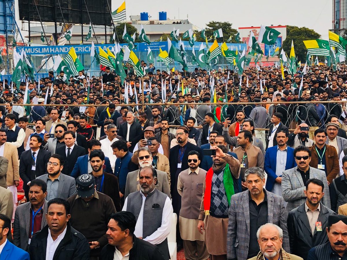 We captured the Indian pilot and returned him to the Indian government as a peace gesture. But they refuse to make peace. Whereas, Pakistan is now known in the world as a peace maker.

PM @ImranKhanPTI at the Kashmir Solidarity Rally

#KashmirSolidarityJalsa