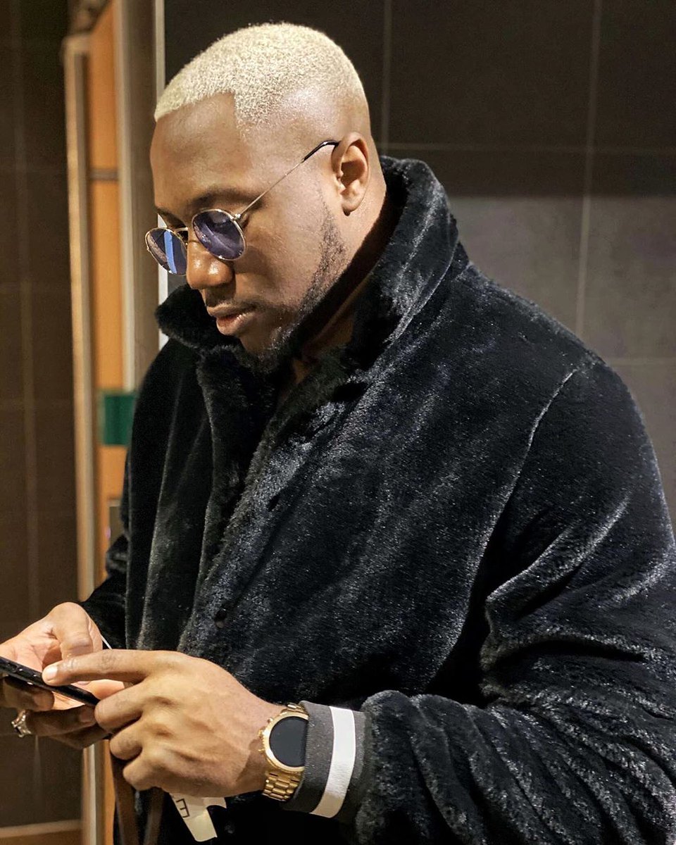 AriseEntHQ's tweet photo. 🕴🏾Petit look de notre artiste @Numerica237 avec les cheveux teintés en blond. On valide? 

🎶 Son dernier single #NIATA est toujours disponible partout 👉🏾 https://t.co/oUZas67nWv

📣 Il revient très bientôt avec un nouveau projet qui est impatient comme nous? https://t.co/G4jQIT0iuK