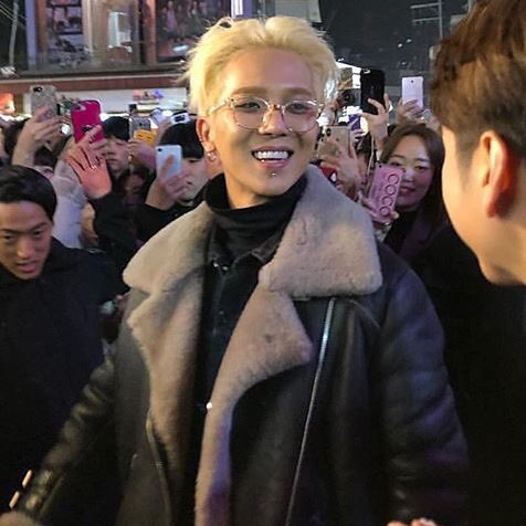 lq pics of mino looking amazing and ofc.... glowing