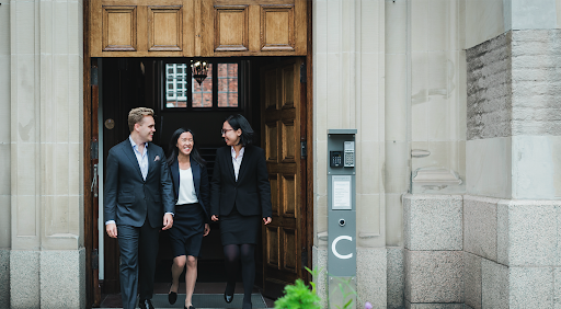 We are recruiting #graduates to join our Analyst Program! Read more about this opportunity here: accenture.com/se-en/careers/…