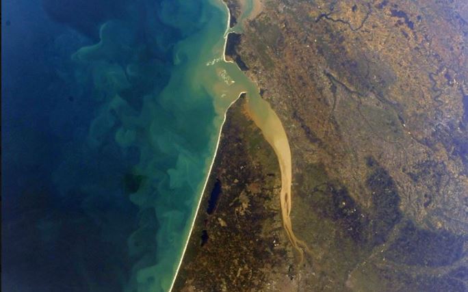 En image. Le Sud-Ouest vu depuis la Station spatiale internationale sudouest.fr/2020/02/06/en-…