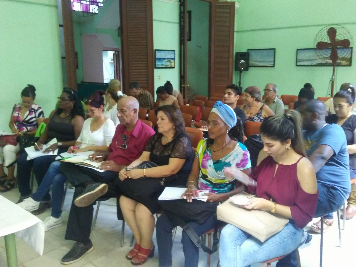 La DME recibe la Visita de Ayuda Metodológica provincial para de conjunto con la estructura municipal continuar la preparación intensiva para la implementación del III Perfeccionamiento.
<a href="/CubaMined/">MINED</a> <a href="/EducaHabana/">Dirección Provincial de Educación La Habana</a> <a href="/FalconYoania/">Yoania Falcón Suárez</a> <a href="/tania_taniaVa/">Tania Villar Alfonso</a> @LeyanOlivares <a href="/elsa_ena/">Ena Elsa Velázquez Cobiella</a>