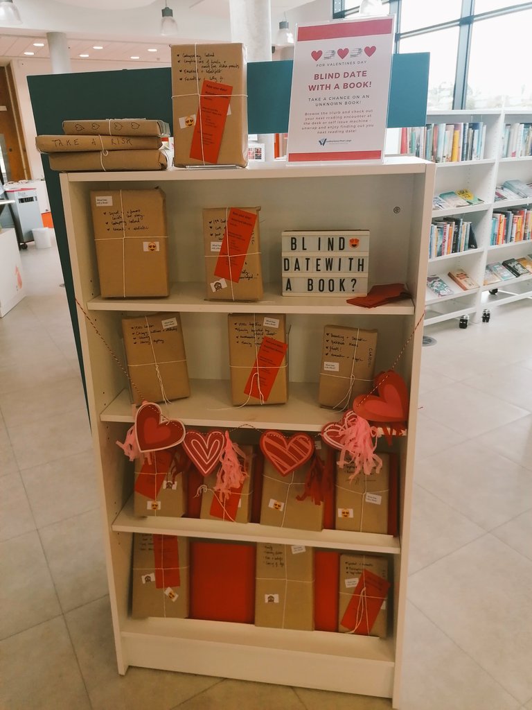 WaterfordLibs's tweet photo. Try something new and take a surprise book on a date! Pick up a gift-wrapped book from Carrickphierish Library without judging a book by its cover! #blinddatewithabook #TakeACloserLook https://t.co/dNhCZT0XZ6