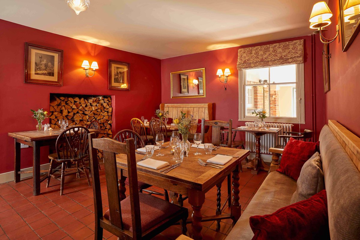LetcombeHound's tweet photo. We are honoured to feature in The Telegraph's 'Most romantic pubs for Valentine's Day' and we still have a few places for our special Valentine's Menu https://t.co/1aObCwhxUW Read more: https://t.co/4BhFxMts0h
To book: https://t.co/GsWVQpKfqK or call us on 01235 771969 https://t.co/YRDR4yENVv