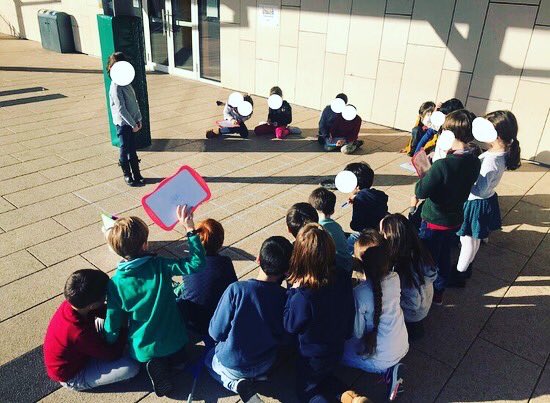 MaitresseSev's tweet photo. ** Programmation informatique déconnectée ** Profiter du beau temps ☀️ pour proposer une première séance sur le quadrillage et les déplacements relatifs. Pas facile de se décentrer et de prendre en compte le point de vue du « robot » 🤖... @learningresources #codageinformatique https://t.co/lJ05dQLmo0
