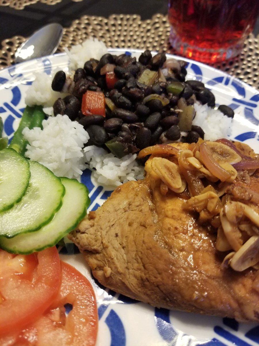 CulinaryKisses's tweet image. Pics from one of our hands on Cuban cooking classes. Swipe to see the final dishes. Menu: Pork steak, black beans, rice, &amp;amp; flan. We also offer Live Virtual Interactive Cooking Classes. Message us for details. #culinarykisses #ChefAngelaMichelle #learnhowtocook #cookingclass #cuba