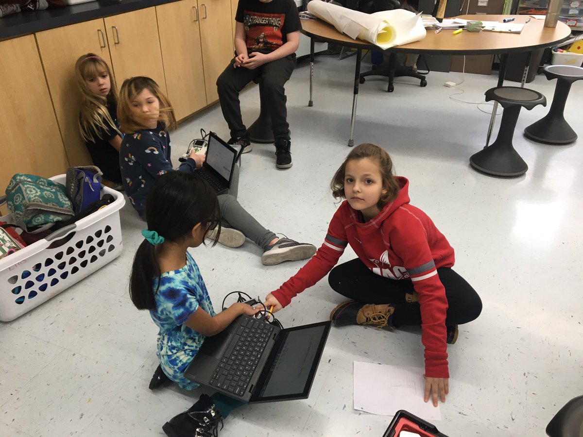 ThoreyEllis's tweet photo. So proud of the fourth graders. They are working together to program their robots to act like animals. Many groups are also drawing habitats and making their robots look like animals.  @CodeToTheFuture @hsd36_athletics https://t.co/8zog7pOo4n