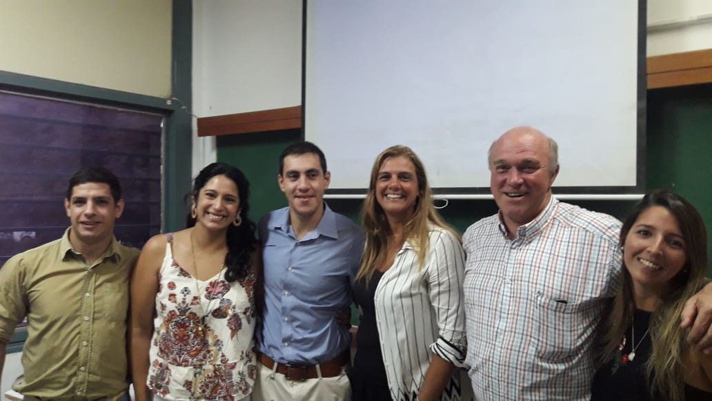 En estos momentos no queda más que felicitar. Enzo Maldonado, primer egresado de la carrera Ingeniería Zootecnista.
Éxitos en lo que se viene!