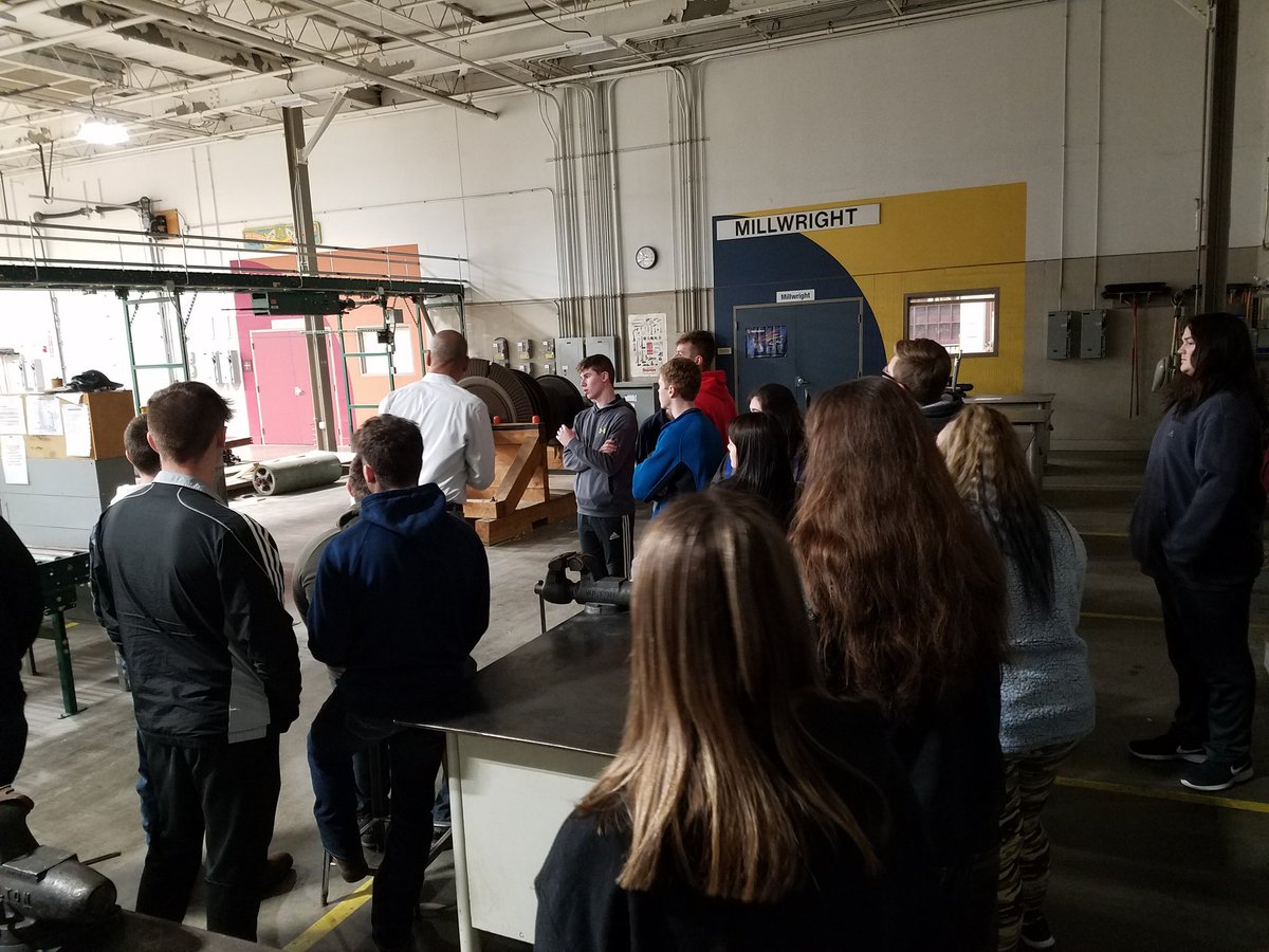 R7_Shop's tweet photo. We're at the Carpenters training facility this morning and are checking out their programs. Lot of good programs here!

@jeffprin1 @R7Supt #trades https://t.co/d5OMfuUqUR