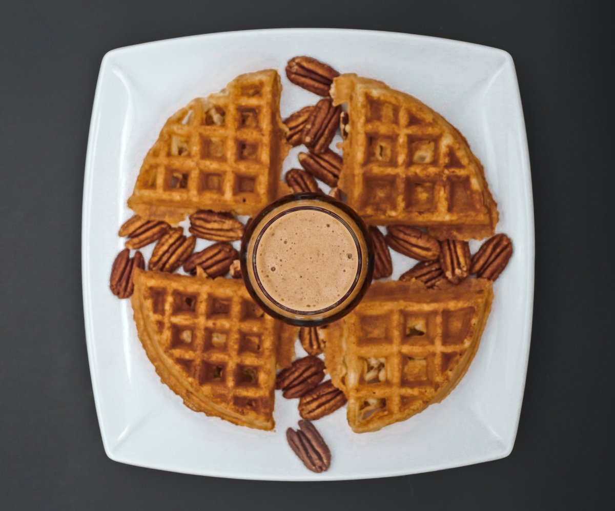 ProofBrewingCo's tweet photo. Meet our Anniversary Stout | 𝐖𝐡𝐨𝐚 𝐓𝐡𝐮𝐧𝐝𝐞𝐫𝐬𝐨𝐧
Aged on maple syrup, waffles and pecans, this Imperial Stout comes in at 𝟏𝟑.𝟐𝟎% to celebrate our first year at 1320 South Monroe St 🥳

🍺 View the entire draft list at https://t.co/AyxF0ZArqk 
#ProofBrewingCo https://t.co/SawezIqnMr