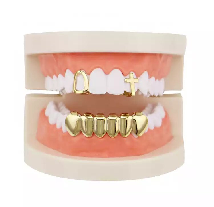 selloane__'s tweet image. Teeth grillz? I’m your girl.. 
We deliver to anywhere around SA and Lesotho.
Pay 50% of the price to secure your order❤️

#IWasInFirstYear