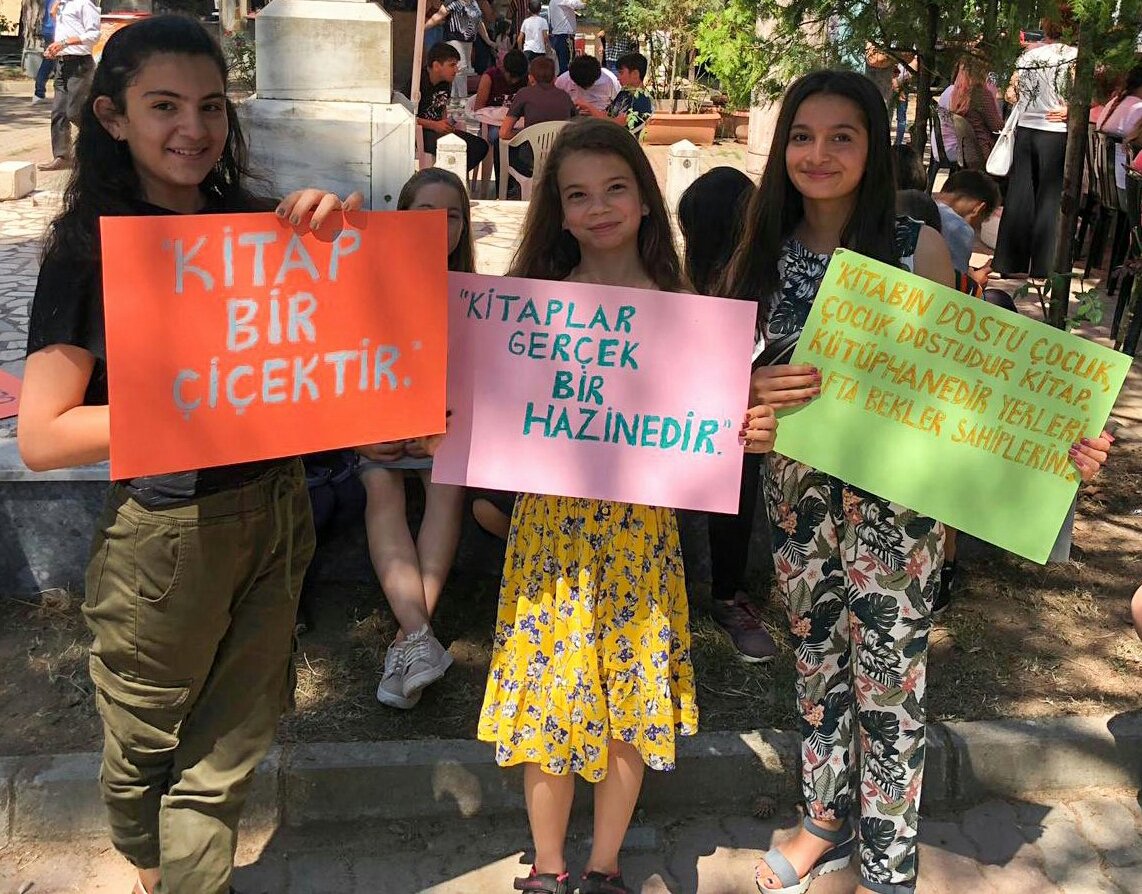 Çocukların geleceğine yapılan en büyük yatırım, onlara kitap okuma sevgisini aşılamaktır.

<a href="/tcmeb/">Millî Eğitim Bakanlığı</a>
<a href="/ziyaselcuk/">Ziya Selçuk</a>
<a href="/valikirklareli/">T.C. Kırklareli Valiliği</a>
#Kırklareliokuyor