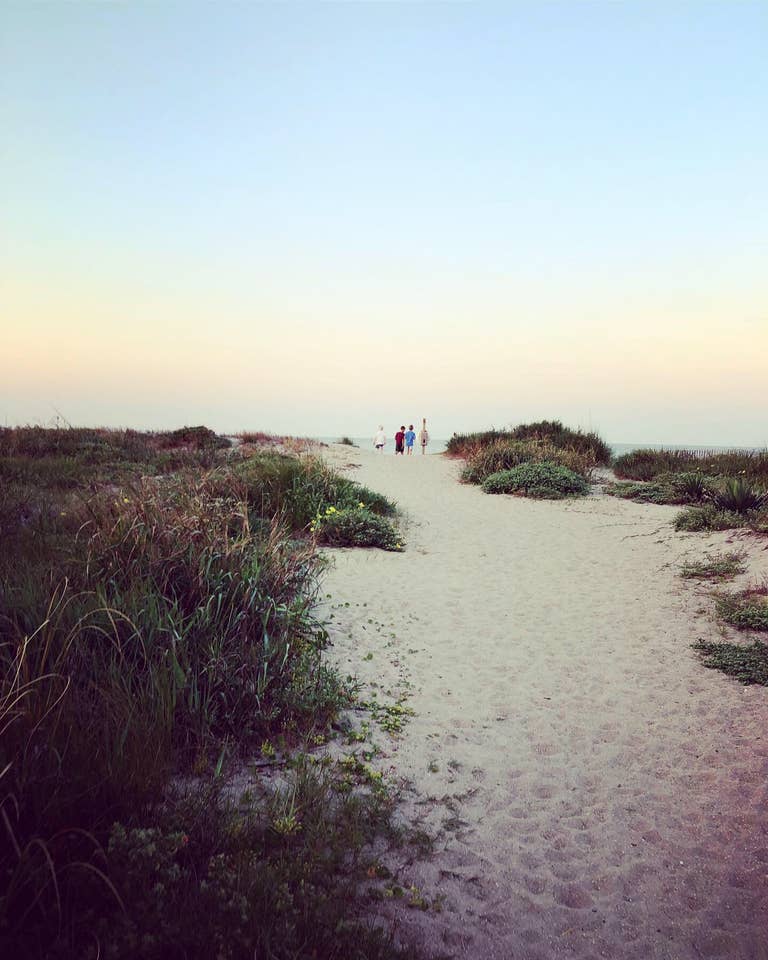 FranklinSchool's tweet photo. From Roots to Wings Gala, Feb 22! - https://t.co/KaqeezZ3So Auction sneak peak - Edisto Beach vacation home! https://t.co/1enMkB8aIw