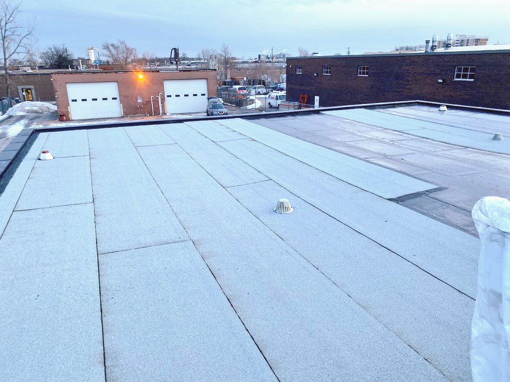 RoofcanToronto's tweet image. New roofing with @ikoroofing protection board and 2 ply mod bit. 
#bestroof #modbit #roofcan #roofing #flatroofingtoronto #toronto #raptors #markham #vaughan #worldnutelladay #greatcrew #greatcustomers #PropertyManagement