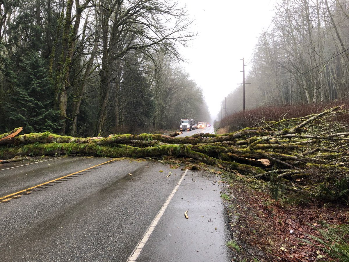 wspd8pio's tweet photo. #KitsapCounty: @wsdot crews are working to get SR 104 east of #PortGamble cleared.
If you are trying to catch ⛴ @wsferries, use an alternate route if possible.
#ThankYou for your patience.
@wsdot_traffic https://t.co/xTQ8py4RHK