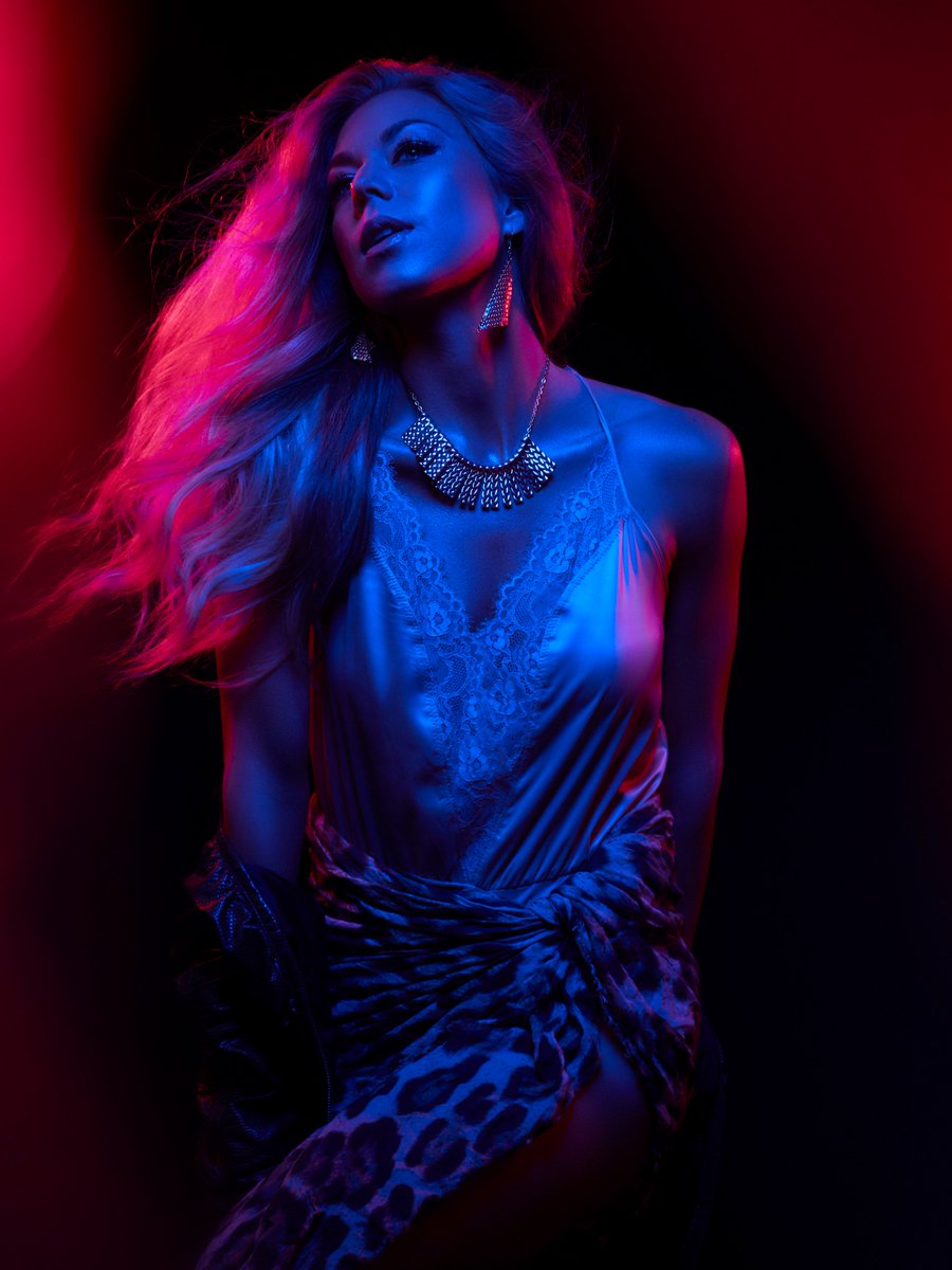 PaulCBuffInc's tweet photo. Our friend, #BUFFambassador Jeff Carpenter of @ReadylightMedia, used the new #LINK800 flash unit with the magnetic color gel caps during a recent shoot with @BreyNoelle and we are LOVING the results! Stay tuned for a video of the shoot coming soon! https://t.co/HopzcrOv6p https://t.co/r6CglQ29Lo