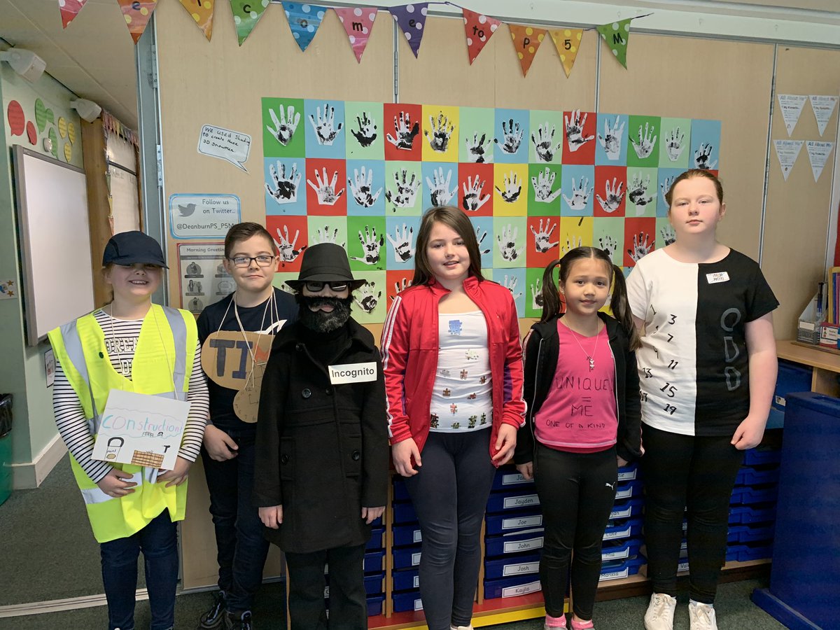 DeanburnPS_P7A's tweet photo. Here we are ready for #NoPensDayDPS everyone looked fabulous and I loved seeing and hearing your words! #WordAware #DPSSpeechandLanguage #Comm_nTrust @sarahbodilySLT 👍👏👏👏👏 https://t.co/dAeRece4tv