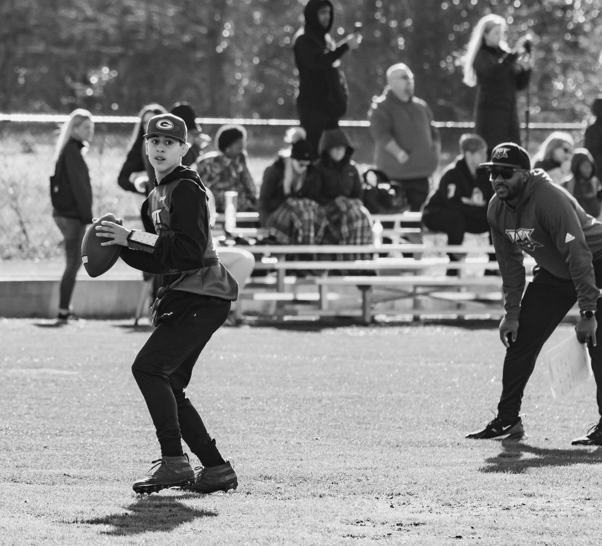 LeddieThompson's tweet photo. Game pictures from last weekend. Proud to be a part of this team! 
@JordanPugh29 @PptElite 
#pptelite #theeliteway #qb #quarterback #football #footballtraining #sports #sportstraining #7v7 #footballskills https://t.co/xDIzQ2PRba