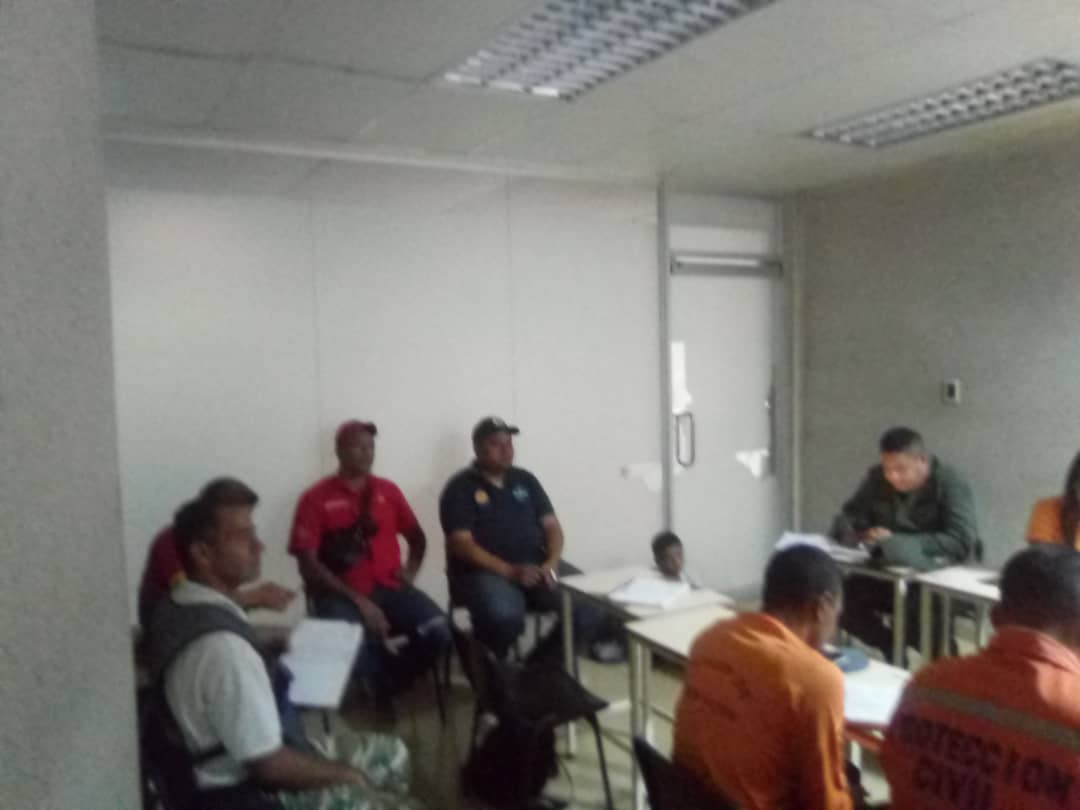 Hoy. Reunión con protección civil, Bomberos de Miranda, Guardia Nacional Bolivariana, Ministerio de Ecosocialismo, Protección Civil  y Hidrocapital (Acueducto Valles del Tuy), para unir criterios para la conformación de centro  de operaciones  estratégico de bomberos forestales.