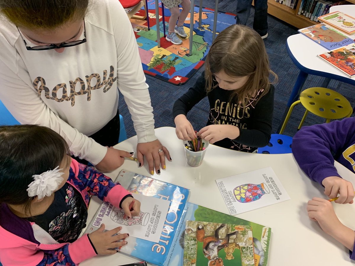 JCPrice331's tweet image. We love to see our Kinder kids collaborating with their 5th grade reading buddies! @FairOaksRanchES