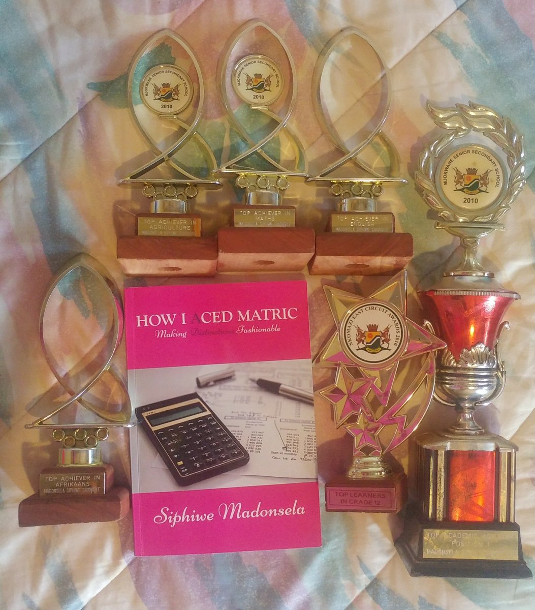 PhiweMadonsela's tweet image. #ReasonYouGottaChooseMe #IWasInFirstYear feeling intimidated by other 'A' students😂. But well 😜 now got my book published. 064 685 9475 @R170