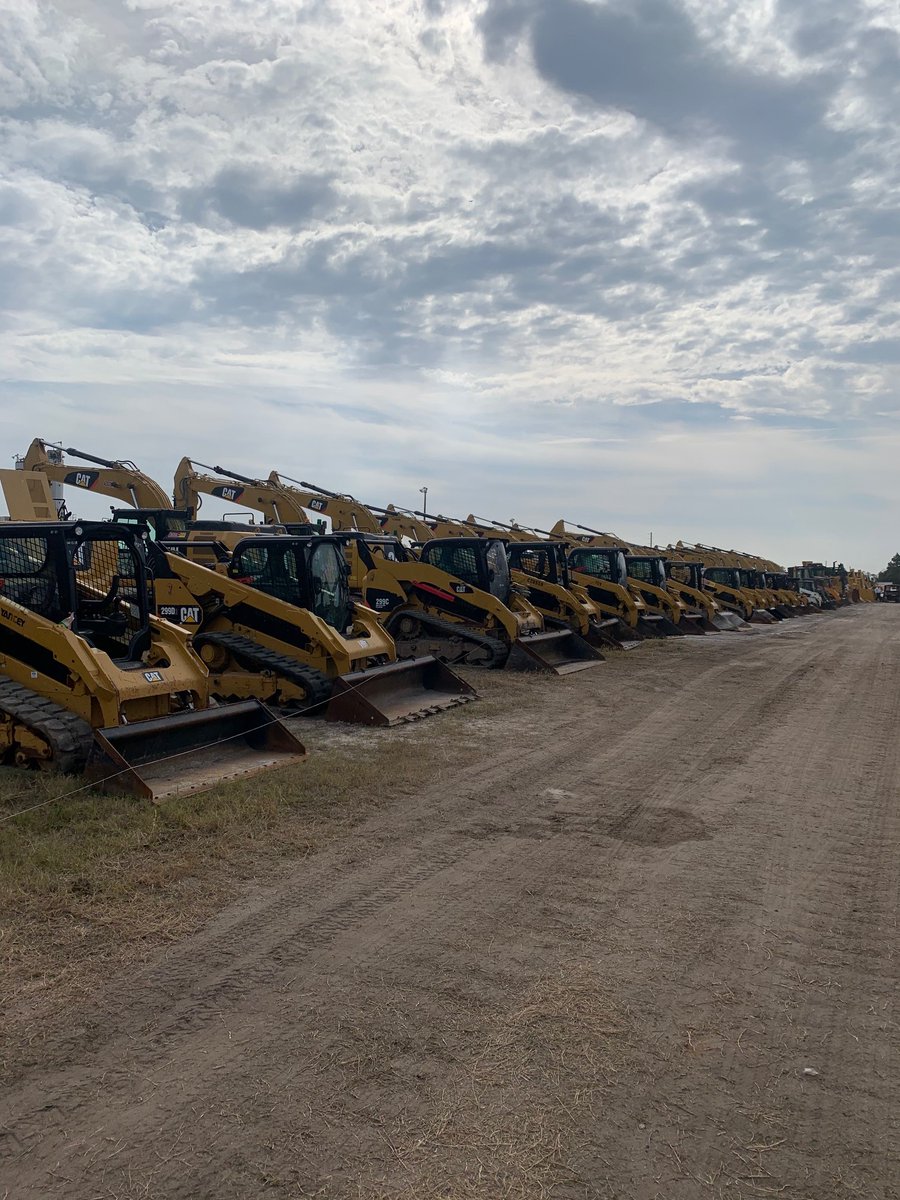 rockanddirt's tweet photo. We're at the @LyonAuction in Kissimmee, FL this week! Find out more at https://t.co/vU4m5pOiz7 #RockandDirtOnTheRoad #LyonAuction #FLAuctions #HeavyEquipment https://t.co/10btZEDwiF