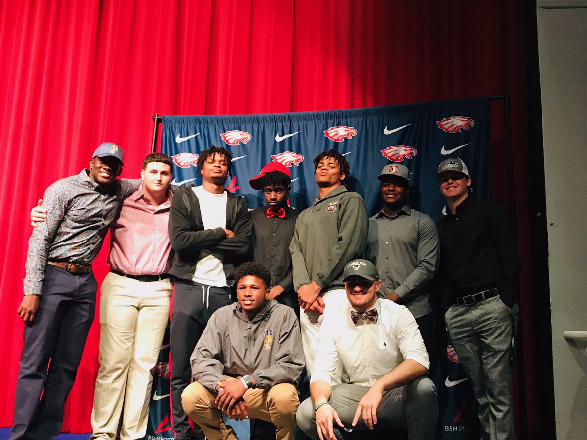 Cen10_Football's tweet photo. Signing Day 2020‼️ Congrats to @42Pete_ @WiederCollin @jaquansmith0 @Blackwood_Live @1wayjaay @CalebExcellent @WatkinsBlayne @deuce_8k and @DavidddxG 

#HailCentennial 🦅 https://t.co/gbV1cco95l