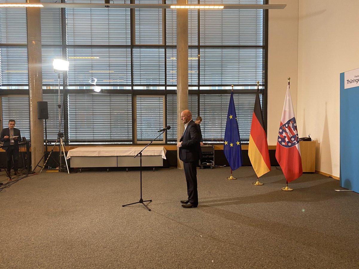Freie Demokraten im Thüringer Landtag (@fdplandtagth) on Twitter photo .<a href="/KemmerichThL/">Thomas L. Kemmerich</a> wird sein Amt aufgeben. Die <a href="/FDPFraktionTH/">FDP</a> hat beschlossen, zu diesem Zweck die Auflösung des <a href="/ThuerLandtag/">Thüringer Landtag</a> zu beantragen. Damit sollen Neuwahlen herbeigeführt werden. Kemmerich will damit den Makel der Unterstützung durch die AfD vom Amt des MP nehmen. .<a href="/KemmerichThL/">Thomas L. Kemmerich</a> wird sein Amt aufgeben. Die <a href="/FDPFraktionTH/">FDP</a> hat beschlossen, zu diesem Zweck die Auflösung des <a href="/ThuerLandtag/">Thüringer Landtag</a> zu beantragen. Damit sollen Neuwahlen herbeigeführt werden. Kemmerich will damit den Makel der Unterstützung durch die AfD vom Amt des MP nehmen.
