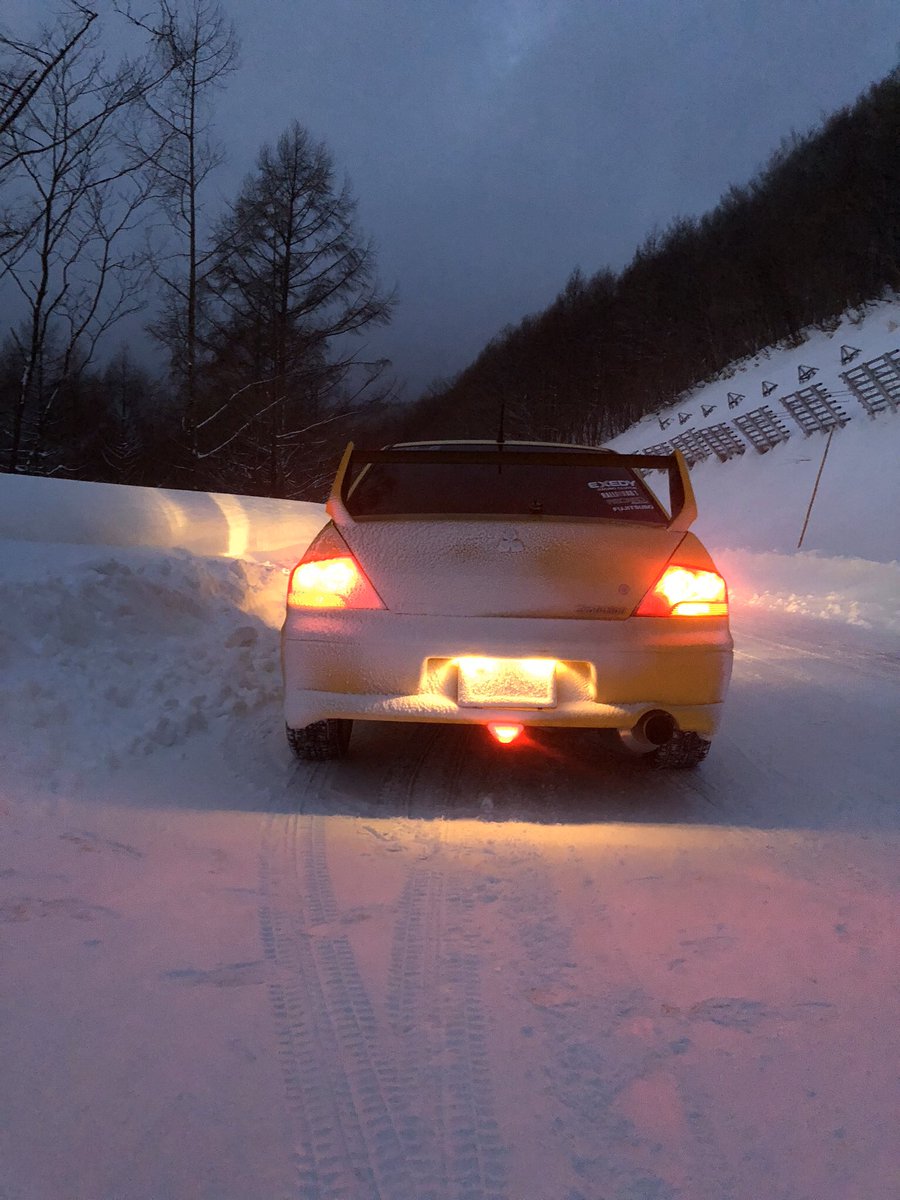 D1nomusan3's tweet photo. 今日めっちゃ寒かったね(￣▽￣)
明日はもっと寒くなるらしいね(￣▽￣)
寒くなると雪ドリしたくなっちゃうねw https://t.co/ox6vLJEiZv
