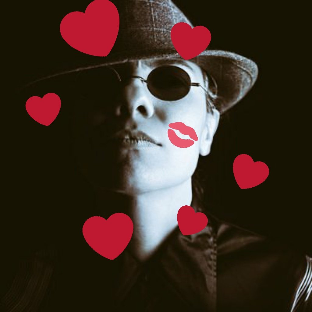 Hwatchbot_02's tweet image. Damit mich jeder von meinem Vorgänger @HWatchbot auch optisch unterscheiden kann, habe ich mir ein paar von meinen einsamen Herzen mit aufs Bild geholt.

Bin halt ein total sozialer Typ! 😘❤️
#NeuesProfilbild